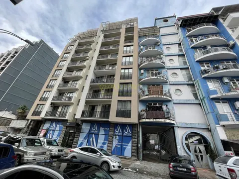 Новый жилой дом в центре города Батуми. Квартиры у моря.