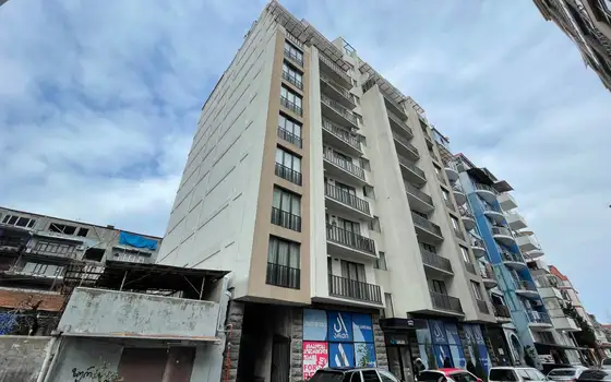 Новый жилой дом в центре города Батуми. Квартиры у моря.