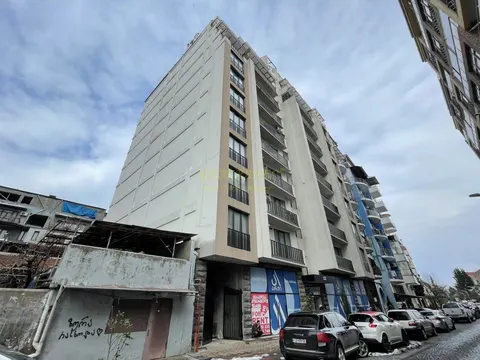 Новый жилой дом в центре города Батуми. Квартиры у моря.
