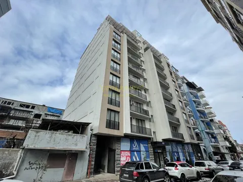 Новый жилой дом в центре города Батуми. Квартиры у моря.