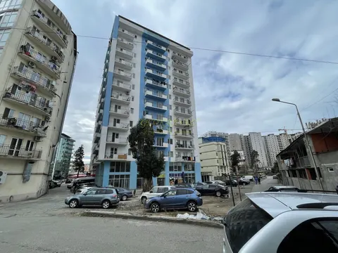Новый жилой дом на ул ген. Аслана Абашидзе. Квартиры в новом жилом доме с видом на горы и на город Батуми.