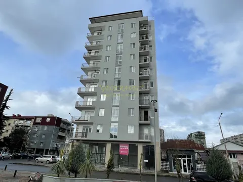 Новый жилой дом с видом на горы и на город. Квартиры в тихом районе Батуми.