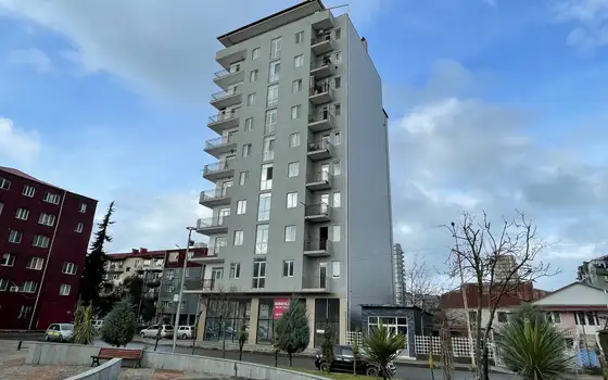 Новый жилой дом с видом на горы и на город. Квартиры в тихом районе Батуми.