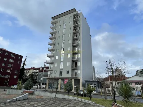 Новый жилой дом с видом на горы и на город. Квартиры в тихом районе Батуми.