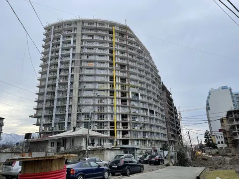 Новый жилой дом гостиничного типа у моря. Апратаменты с видом на море и на город Батуми.