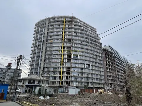 Новый жилой дом гостиничного типа у моря. Апратаменты с видом на море и на город Батуми.