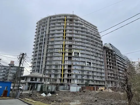 Новый жилой дом гостиничного типа у моря. Апратаменты с видом на море и на город Батуми.
