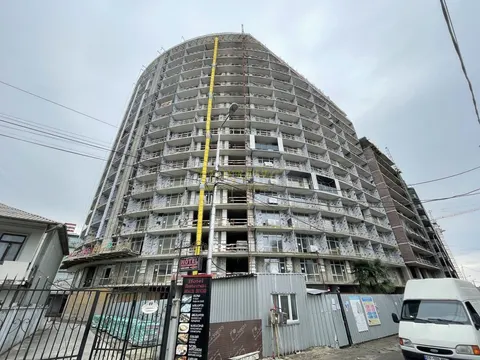 Новый жилой дом гостиничного типа у моря. Апратаменты с видом на море и на город Батуми.