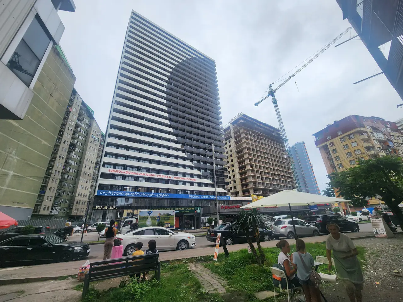 Новый жилой дом Grand Tower у моря в городе Батуми. Апартаменты с видом на море и горы.