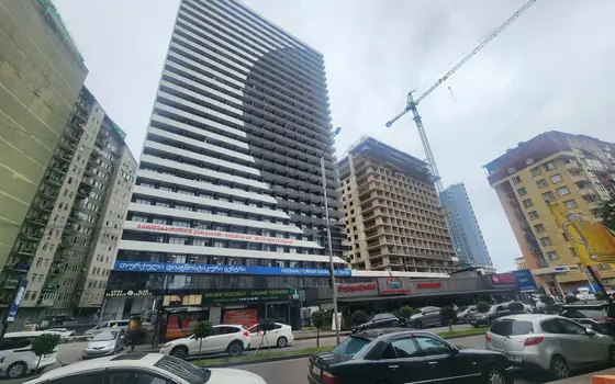 Новый жилой дом Grand Tower у моря в городе Батуми. Апартаменты с видом на море и горы.