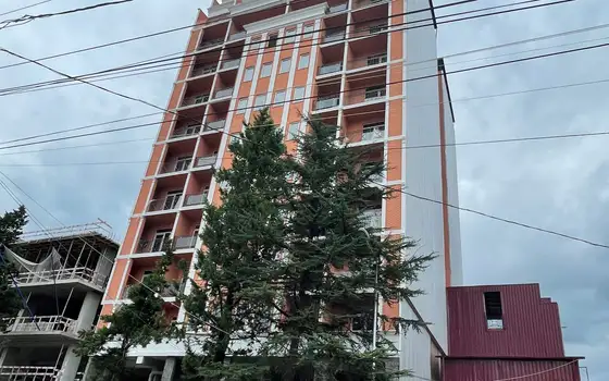 Новый жилой дом в центре города Батуми на ул. Асатиани Квартиры с видом на море и на горы.