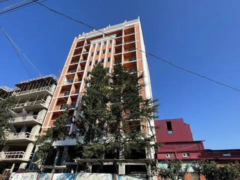 Новый жилой дом в центре города Батуми на ул. Асатиани Квартиры с видом на море и на горы.