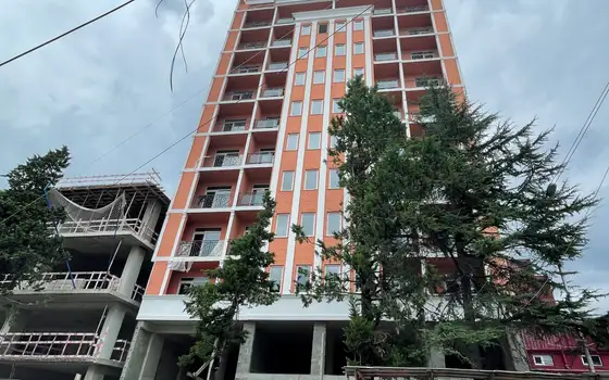 Новый жилой дом в центре города Батуми на ул. Асатиани Квартиры с видом на море и на горы.