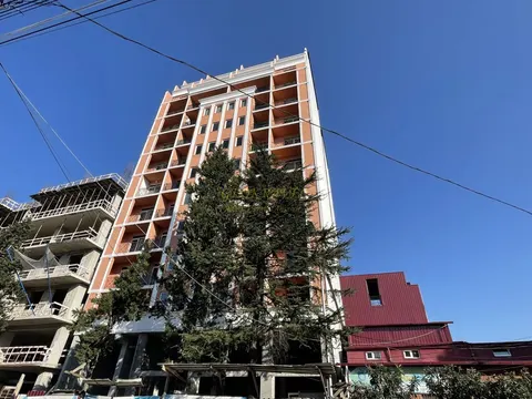 Новый жилой дом в центре города Батуми на ул. Асатиани Квартиры с видом на море и на горы.