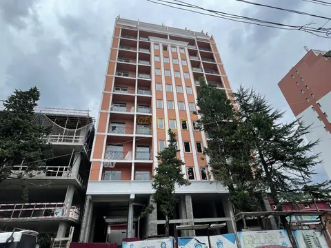 Новый жилой дом в центре города Батуми на ул. Асатиани Квартиры с видом на море и на горы.