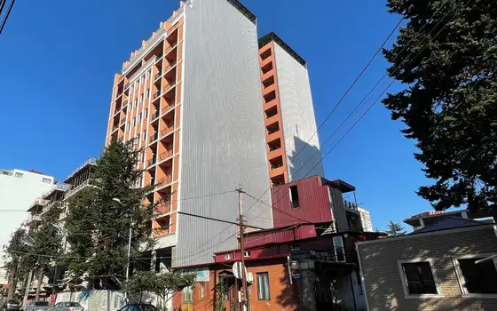 Новый жилой дом в центре города Батуми на ул. Асатиани Квартиры с видом на море и на горы.
