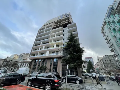 Новый жилой дом в центре города Батуми. Квартиры с видом на море и на горы.