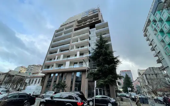Новый жилой дом в центре города Батуми. Квартиры с видом на море и на горы.