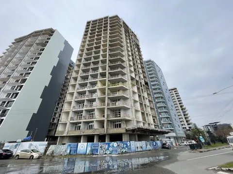 Новый 18 этажный жилой дом на Новом бульваре у моря. Апартаменты с видом на море и на горы в городе Батуми.