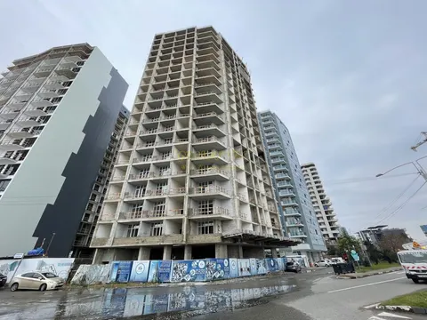 Новый 18 этажный жилой дом на Новом бульваре у моря. Апартаменты с видом на море и на горы в городе Батуми.