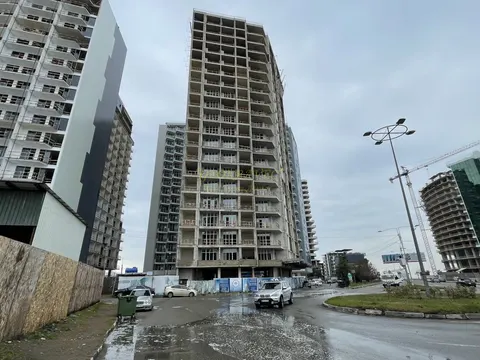 Новый 18 этажный жилой дом на Новом бульваре у моря. Апартаменты с видом на море и на горы в городе Батуми.