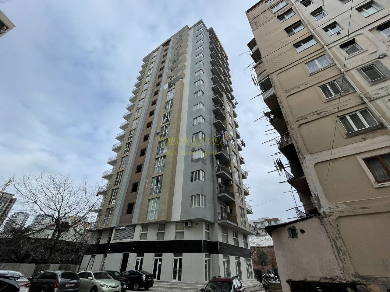 Квартиры от застройщика в новом жилом доме в Батуми. Квартиры с видом на море и на горы у футбольного стадиона в Батуми.