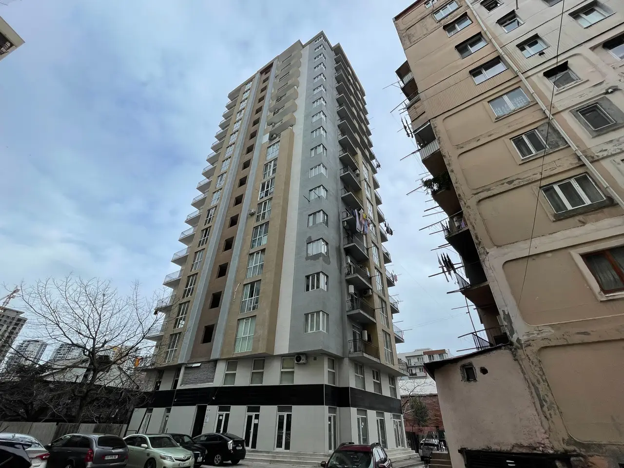 Квартиры от застройщика в новом жилом доме в Батуми. Квартиры с видом на море и на горы у футбольного стадиона в Батуми.