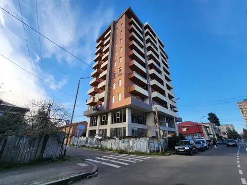Новый 11 этажный жилой дом в черте города Батуми. Квартиры с видом на горы и город от строительной компании.