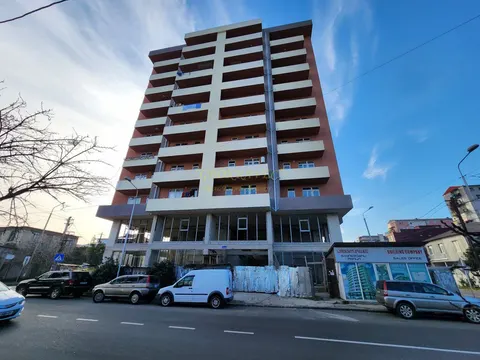 Новый 11 этажный жилой дом в черте города Батуми. Квартиры с видом на горы и город от строительной компании.