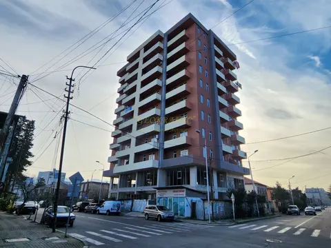 Новый 11 этажный жилой дом в черте города Батуми. Квартиры с видом на горы и город от строительной компании.