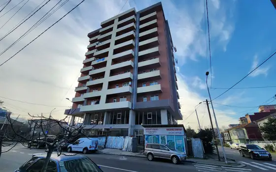 Новый 11 этажный жилой дом в черте города Батуми. Квартиры с видом на горы и город от строительной компании.