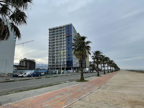 Новый 15-этажный жилой дом Black Sea Tower на первой линии от побережья моря. Квартиры с видом на море и горы.