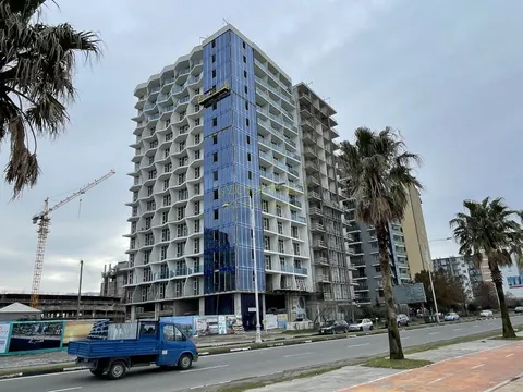 Новый 15-этажный жилой дом Black Sea Tower на первой линии от побережья моря. Квартиры с видом на море и горы.