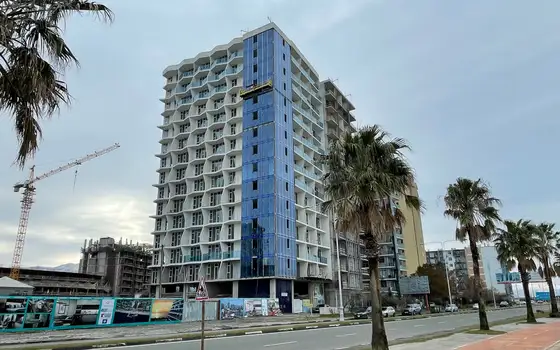 Новый 15-этажный жилой дом Black Sea Tower на первой линии от побережья моря. Квартиры с видом на море и горы.