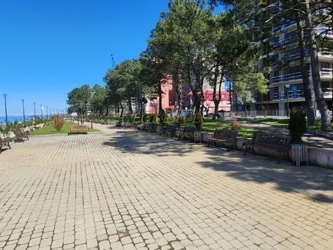 Новый жилой дом в приморском городе Кобулети. Квартиры с видом на море и горы.