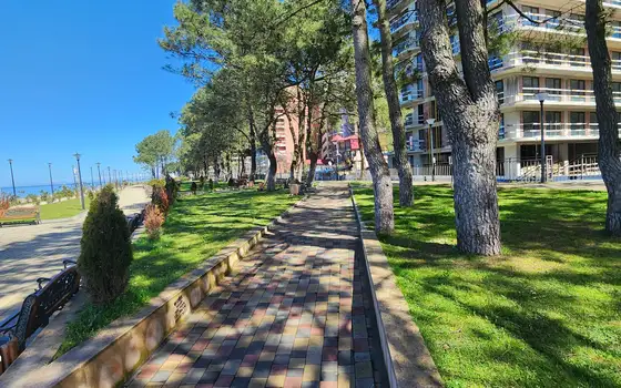 Новый жилой дом в приморском городе Кобулети. Квартиры с видом на море и горы.