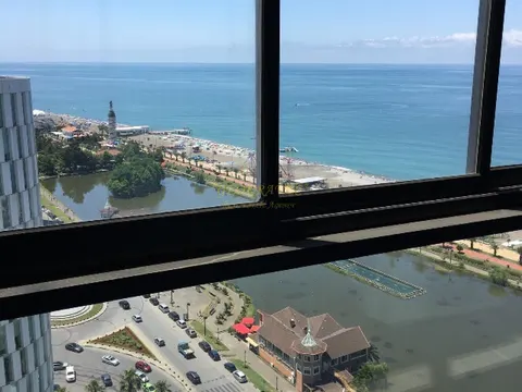 Продается квартира в "Альянс Палас" с видом на фонтан и на море.