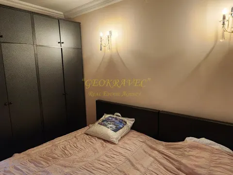 Сдается в аренду двухэтажная квартира в центре города.