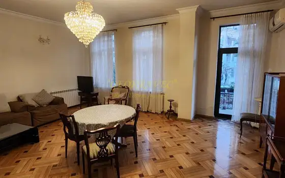 Сдается в аренду двухэтажная квартира в центре города. - სურათი 1