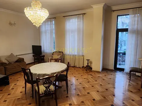 Сдается в аренду двухэтажная квартира в центре города. - изображение 1