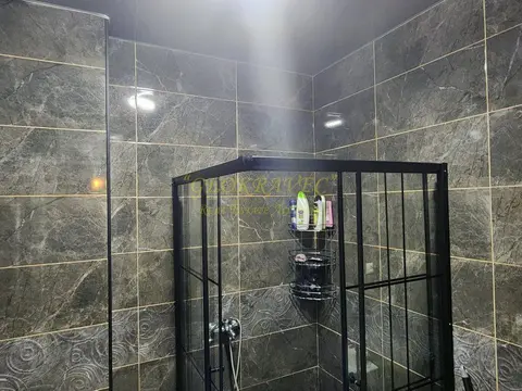 Продается четырехкомнатная квартира в Батуми.