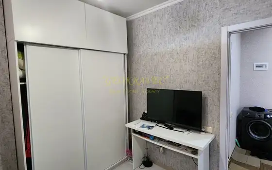 Продается четырехкомнатная квартира в Батуми.