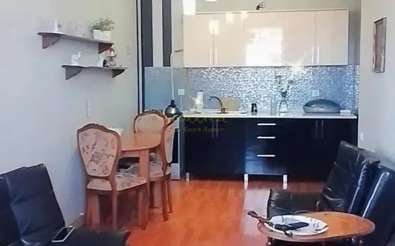Двухкомнатная квартира на берегу моря.