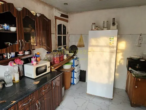 Трехэтажный дом в тихом и спокойном месте в Чакви.