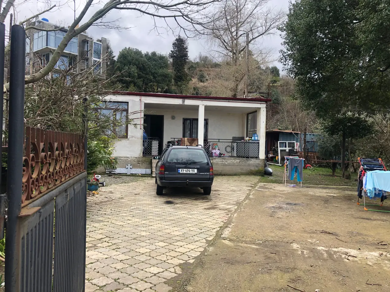 Продается частный дом с земельным участком, шикарным видом на море и город Батуми в тихом районе в Махинджаури.