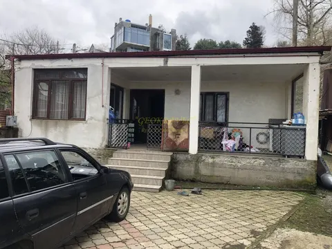 Продается частный дом с земельным участком, шикарным видом на море и город Батуми в тихом районе в Махинджаури. - სურათი 1