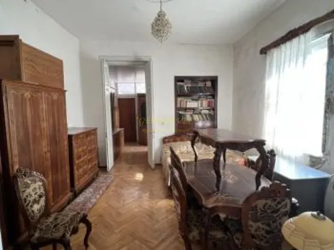 В центре города  Кутаиси продается частный дом. - სურათი 1