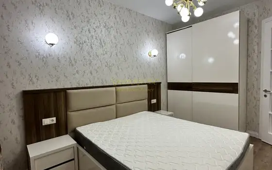 Трехкомнатная квартира с ремонтом и мебелью.