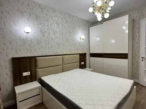 Трехкомнатная квартира с ремонтом и мебелью.