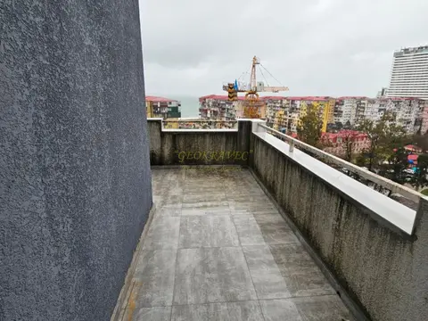 Продается трехкомнатная квартира в городе Батуми.